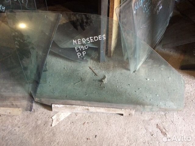 Стекло переднее правое Mercedes 190