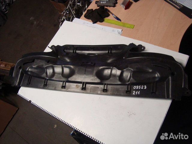 Воздухозаборник капота W211 A2118800036