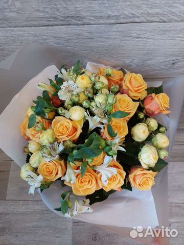 Букет цветов с розами, хризантемами