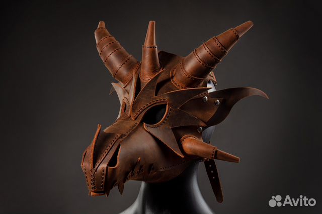 Маска дракона из натуральной кожи