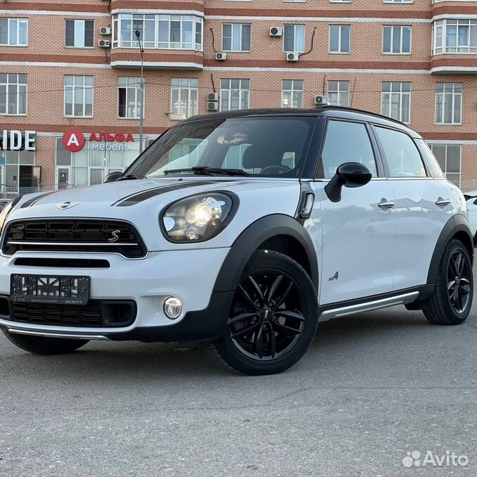 Мини волгоград. Mini Countryman s 2011. Мини Кантримен 2011 белый. Мини Купер Кантримен 2022. Mini Cooper Countryman 2020.