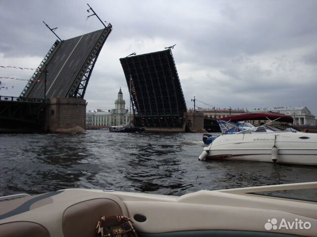 Развод мостов на катере