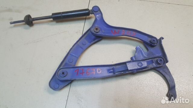 Петля капота левая Mercedes-Benz W202 седан 2.3