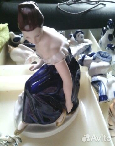 Статуэтка девушка и голуби Чехословакия Винтаж