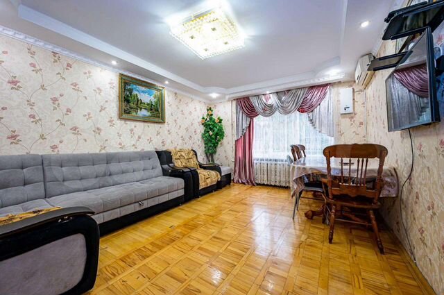 4-к. квартира, 80 м², 1/5 эт.