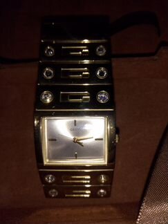 Женские часы Guess