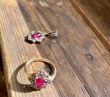 Кольцо и подвеска с рубинами и бриллиантами