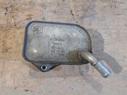 Радиатор масляный Audi A4 B7 2.0 2005