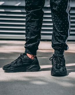 Adidas Yeezy Boost 700