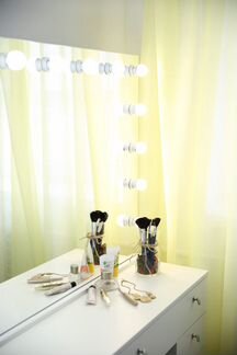 Гримерный / Туалетный стол / Зеркало с лампочками