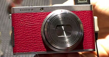 Шикарный Fujifilm XF1 Red, ретро стиль кожа-металл