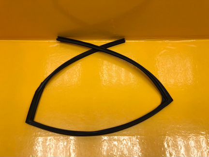 Уплотнитель стекла задний левый Nissan Murano Z52