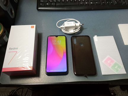 Телефон Xiaomi Redmi 7 3/32 гб (+ стекло в подарок