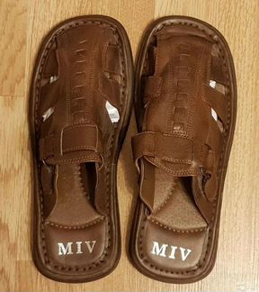 Шлёпанцы на литой подошве