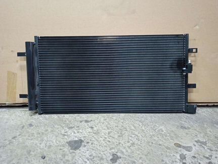 Радиатор кондиционера Audi Q5 8R, A5 8T, A4 B8