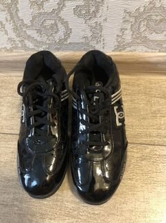 Кроссовки лаковые