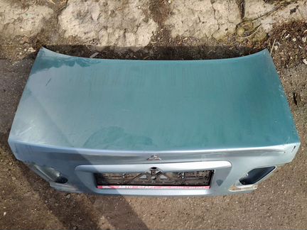 Крышка багажника каризма