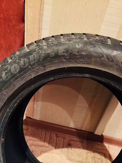 Шины зимние 225 55 16 Goodyear