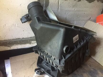 Корпус воздушного фильтра 2.0 ALT Audi A4 8E