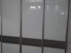Двери купе с чередованием белого и серого стекла объявление продам