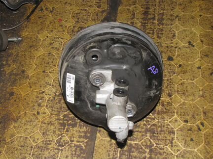 Уселитель тормозов вакум.А8 2003-2008г