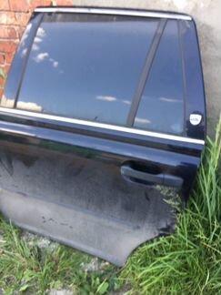 Двери XC90 volvo чёрного цвета