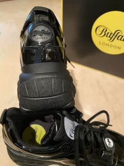 Кроссовки на массивной подошве фирмы Buffalo