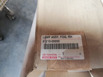 Туманка правая Toyota Avensis 8121005050