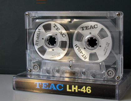 Аудиокассеты с катушками бобинками Teac серебристы