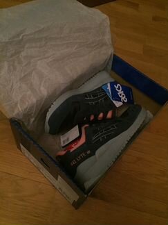 Кроссовки Asics