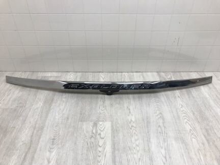 Накладка крышки багажника задняя Ford Explorer 5