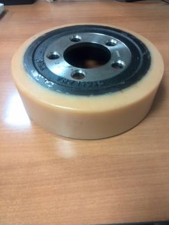 Штабелер самоходный - приводное колесо