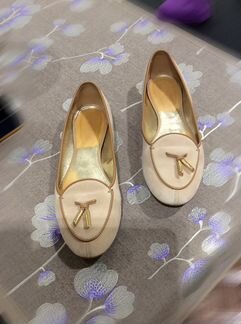 Подается обувь Tods