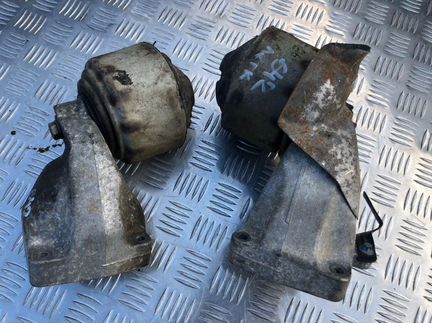 Крепление двс Mercedes W211 OM642 A6422230104