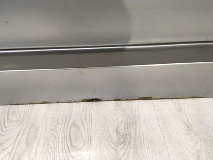 Левая дверь Mercedes W208