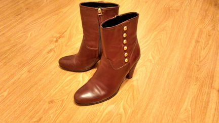 Продаю женские ботильоны