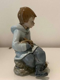 Фарфоровая статуэтка 