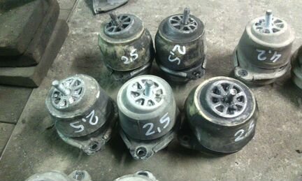 Опора подушка двигателя VW Туарег Каен Audi Q7