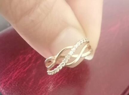 Золотое кольцо с фианитами