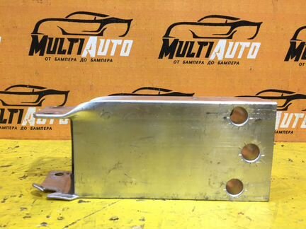 Кронштейн усилителя бампера передний правый