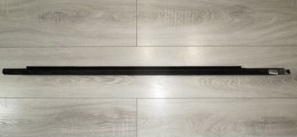 Накладка стекла переднего левого VW Tiguan 2007