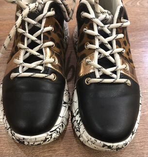 Модные кроссовки на яркой и высокой платформе