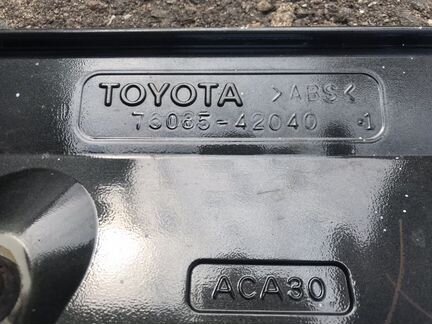 Toyota RAV4 накладка крышки багажника