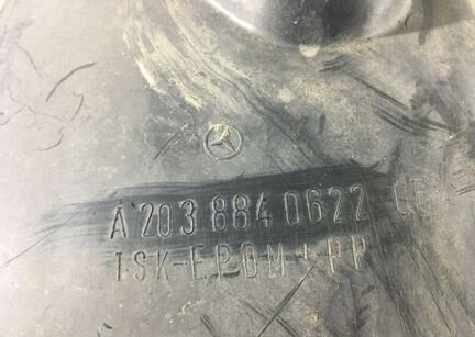 Подкрылок Mercedes W203