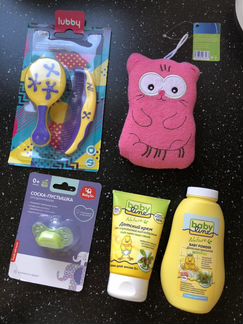 Детские принадлежности (расческа, мочалка, пустышк