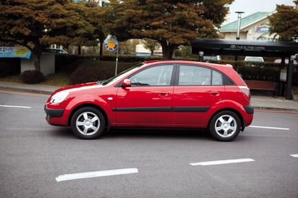 Стекло задней двери на Kia Rio II 5D HBK 05-11