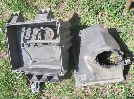 Корпус воздушного фильтра 2.3 AZX VW Passat b5+