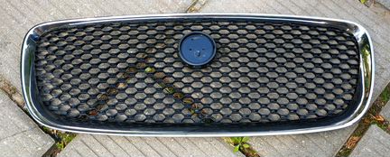 Решетка радиатора с хромом Jaguar F-Pace