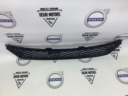 Решетка переднего бампера нижняя Volvo XC70 08-16