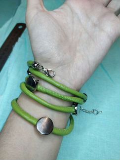 Браслет зелёный с кружочками